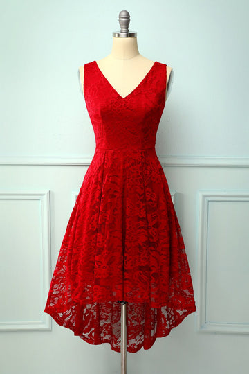 Vestido assimétrico de renda vermelha escura
